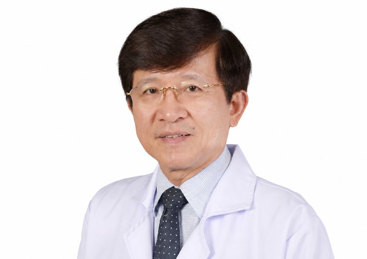 ศ.คลินิก นพ.สุชาติ จันทวิบูลย์ ประธานชมรมศัลยแพทย์ต่อมไร้ท่อแห่งประเทศไทย